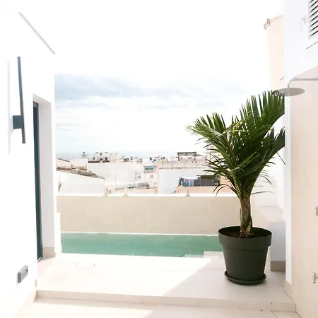 Abril Plaza Private Pool דירה